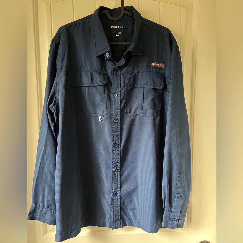 Men’s Swiss Alps Lightweight Button Up Shirt, Size M